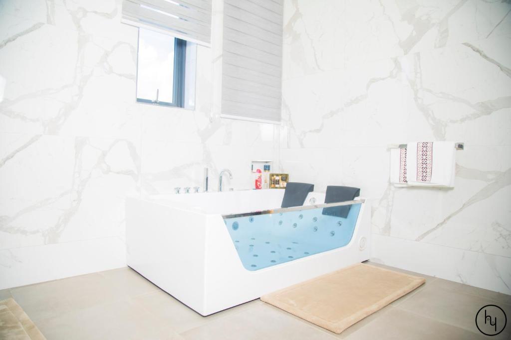 Kibada White Villa - Вилла с частным бассейном
