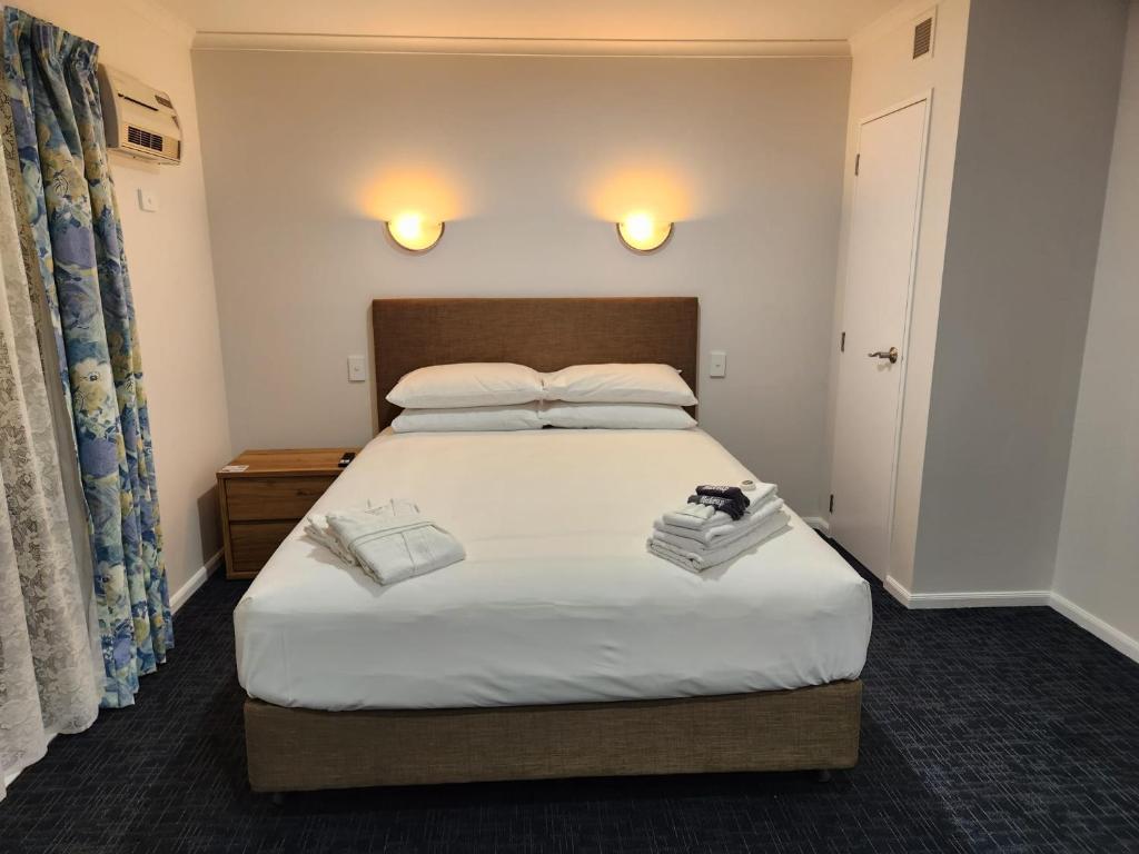 Postel nebo postele na pokoji v ubytování Botany Palms Motel