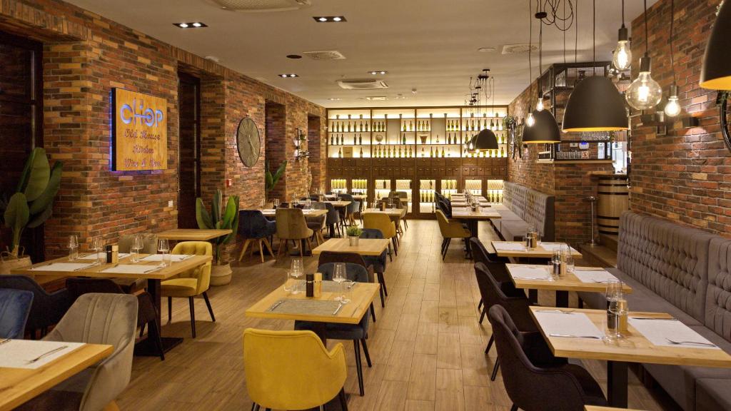 Chop Old House Hotel - 9