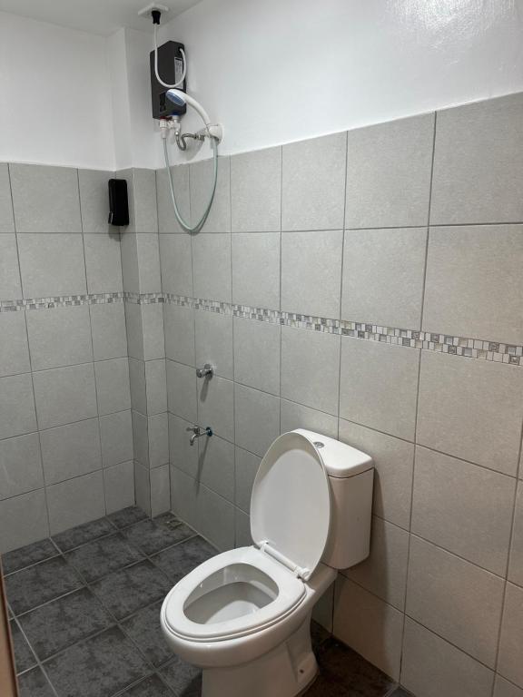 Koupelna v ubytování Aden Hotel