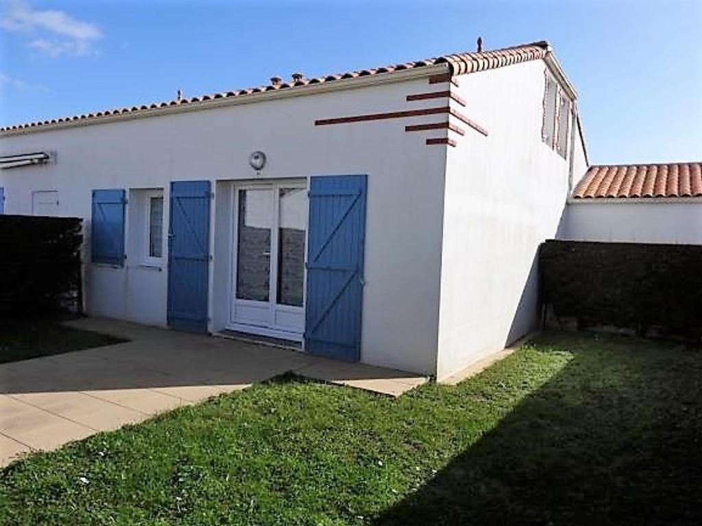 Photo de la galerie de l'établissement Maisonnette avec piscine privée et parking à La Faute-sur-Mer - FR-1-476-17, à La Faute-sur-Mer
