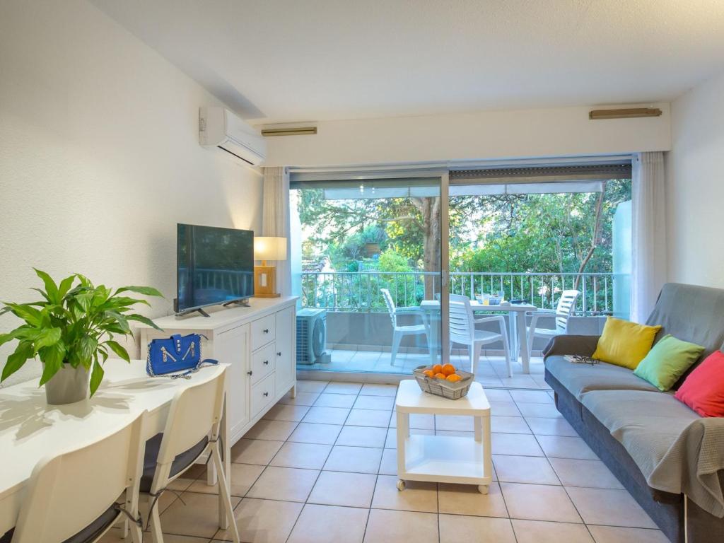 Χώρος καθιστικού στο Studio Climatisé Proche Plage et Commerces avec Balcon, Parking, et WiFi à Saint-Raphaël - FR-1-466A-32