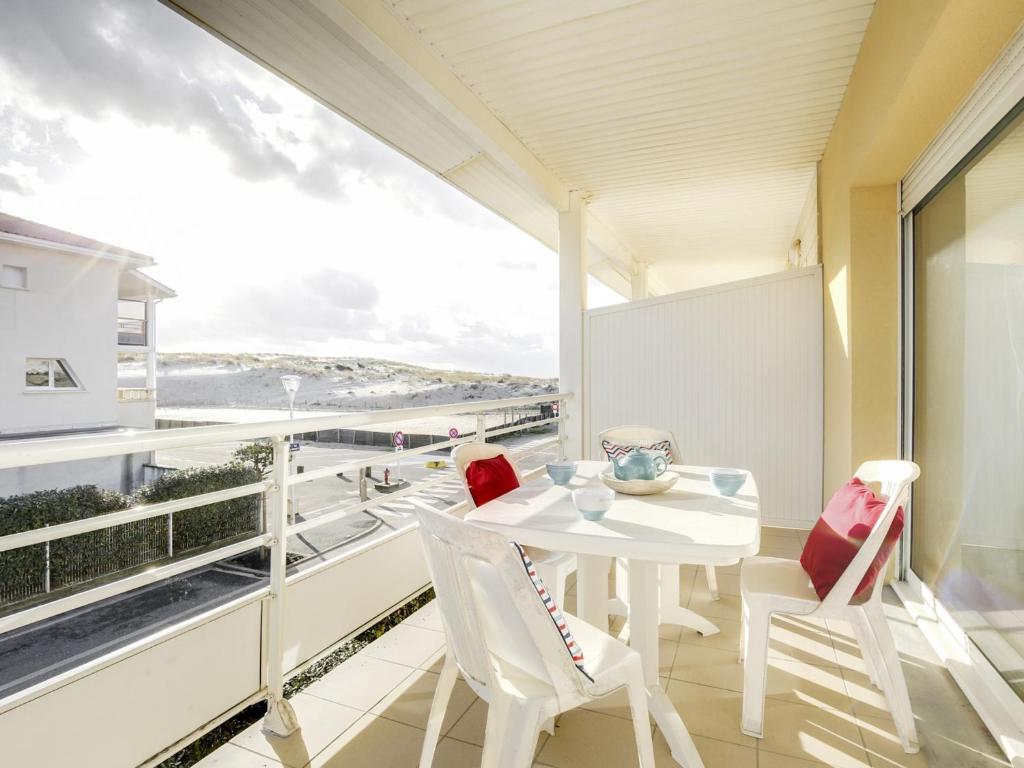 Μπαλκόνι ή βεράντα στο Appartement T3 à 50m de l'océan, balcon sud, parking, pour 4 pers à Biscarrosse - FR-1-521-3