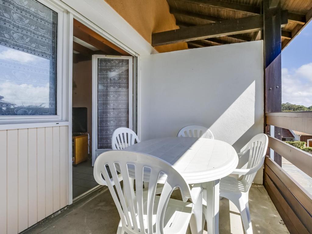 Photo de la galerie de l'établissement Duplex à Biscarrosse Plage pour 4 pers., proche océan, balcon et équipements complets - FR-1-521-77, à Biscarrosse-Plage