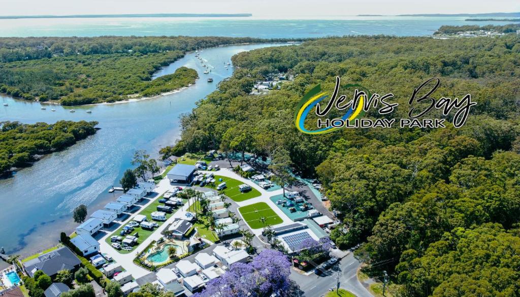 Et luftfoto af Jervis Bay Holiday Park
