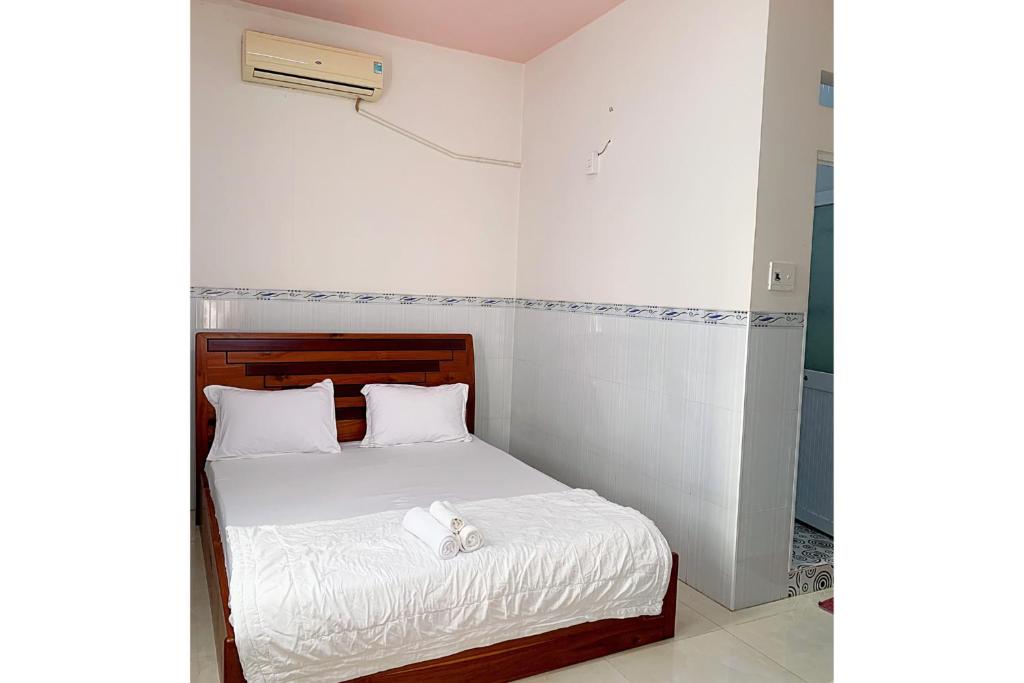 Postel nebo postele na pokoji v ubytování Ngoc May Guesthouse