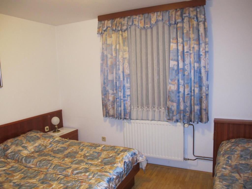 Postel nebo postele na pokoji v ubytování Apartment Sobe Ravbar