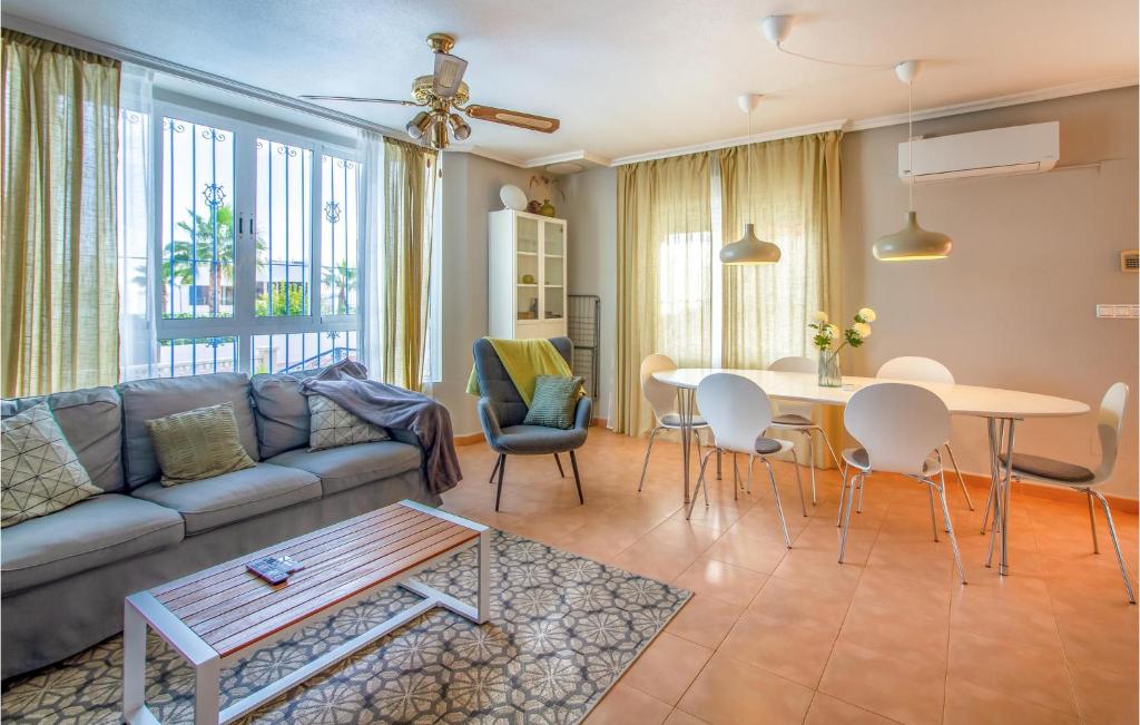 A seating area at 3 Bedroom Cozy Home In Orihuela