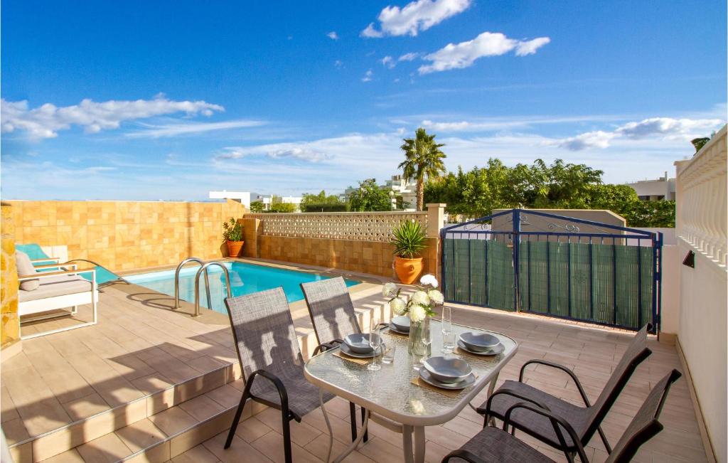 The swimming pool at or close to 3 Bedroom Cozy Home In Orihuela