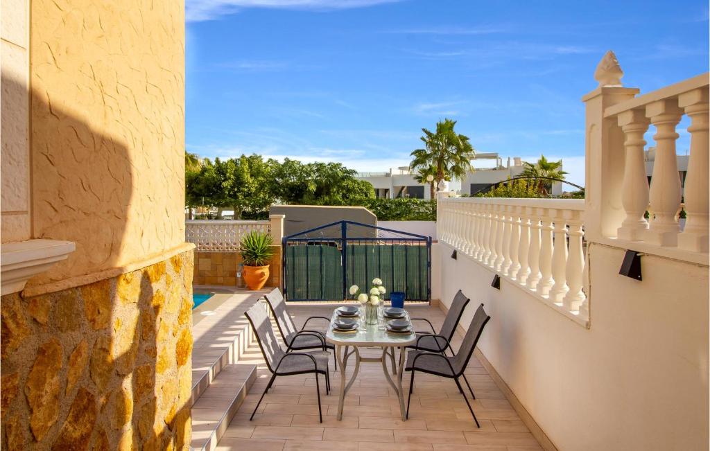 A balcony or terrace at 3 Bedroom Cozy Home In Orihuela