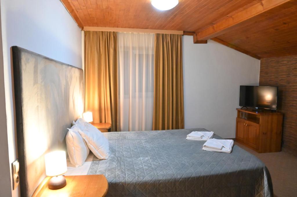Postel nebo postele na pokoji v ubytování Hotel Rothmans-Breakfast - Free parking - Lobby