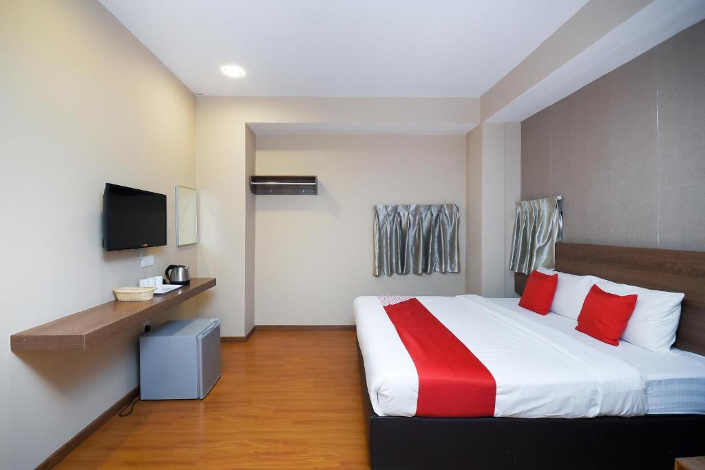 Postel nebo postele na pokoji v ubytování Super OYO 977 Hong Kong Suites