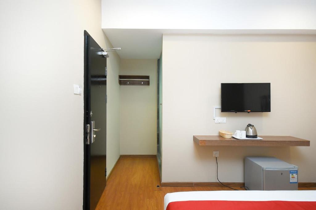 TV a/nebo společenská místnost v ubytování Super OYO 977 Hong Kong Suites