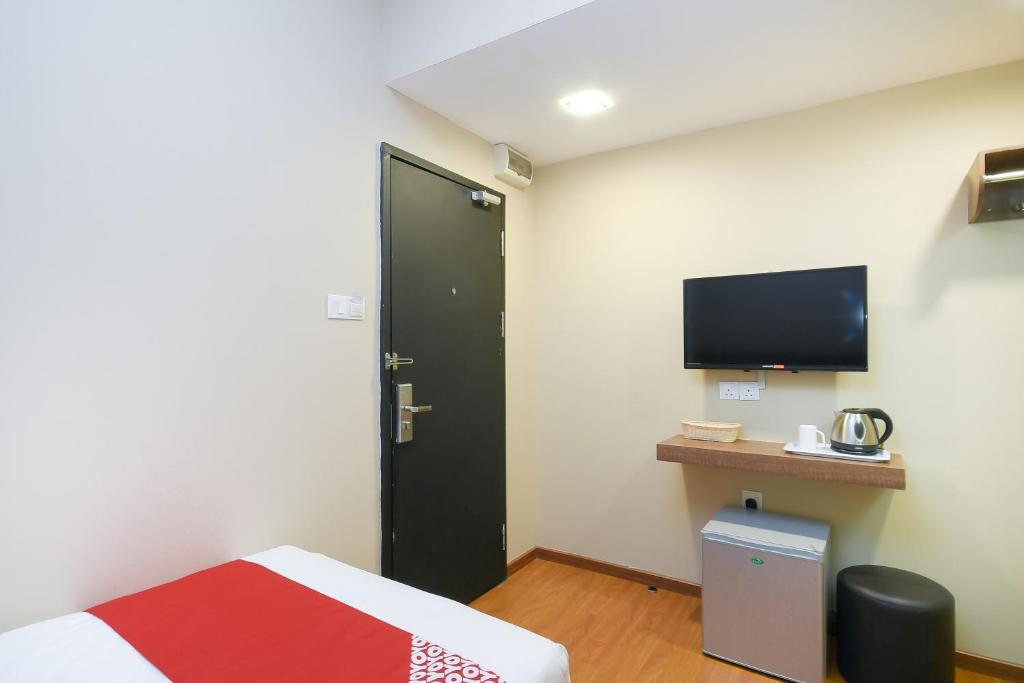 TV a/nebo společenská místnost v ubytování Super OYO 977 Hong Kong Suites