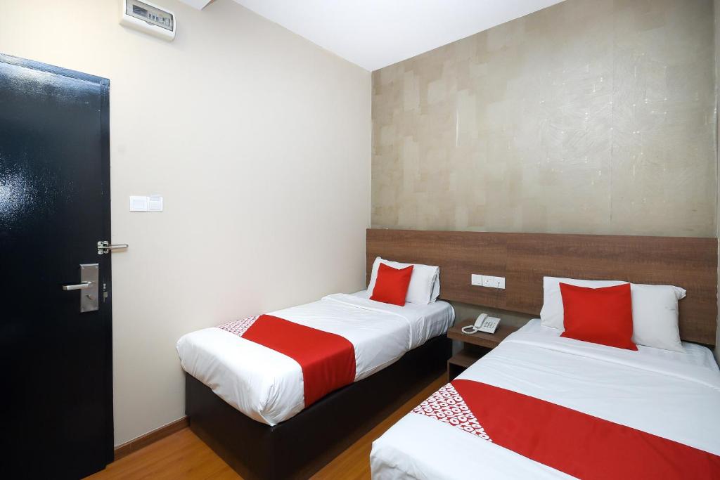 Postel nebo postele na pokoji v ubytování Super OYO 977 Hong Kong Suites