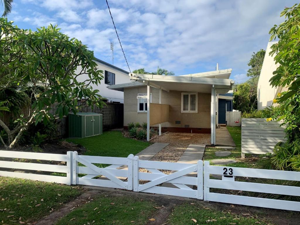 a white fence in front of a house at 23 Bryce St Moffat Beach in Caloundra