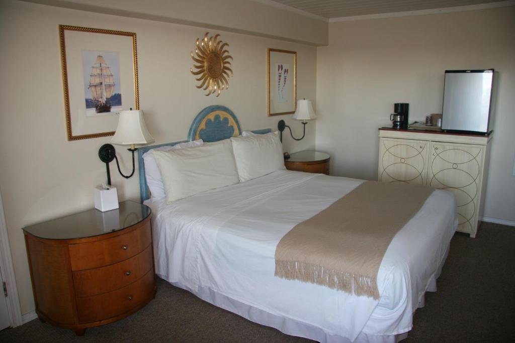 Posteľ alebo postele v izbe v ubytovaní Westport Inn