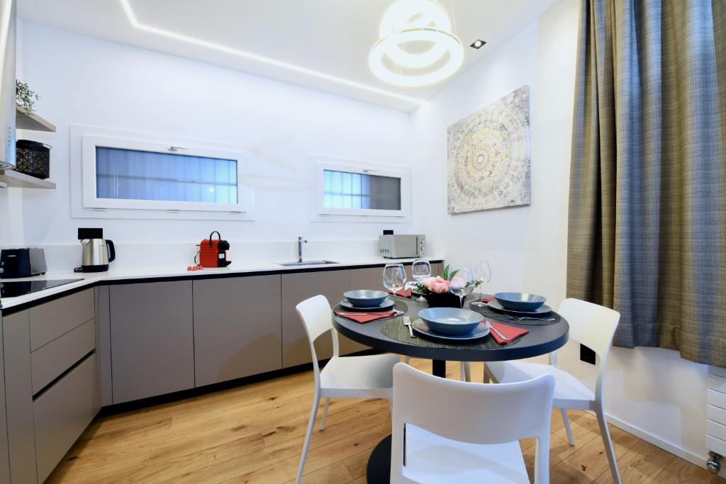 Lake Modern Suites - Free Parking - Resim 45