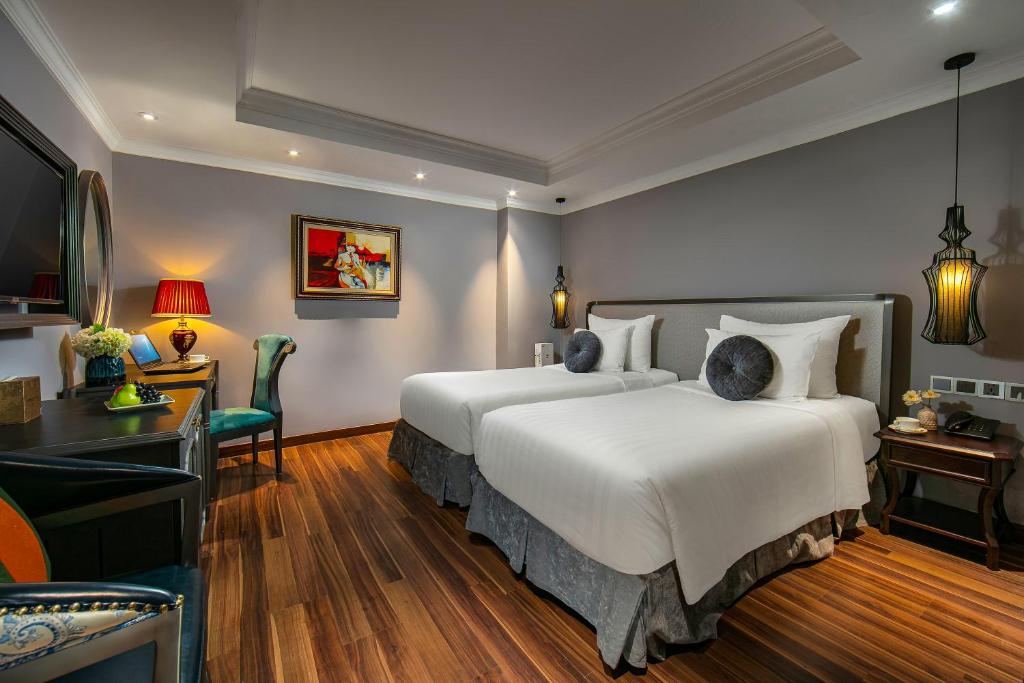 Una cama o camas en una habitación de Hanoi L'Heritage Hotel & Gym - Spa