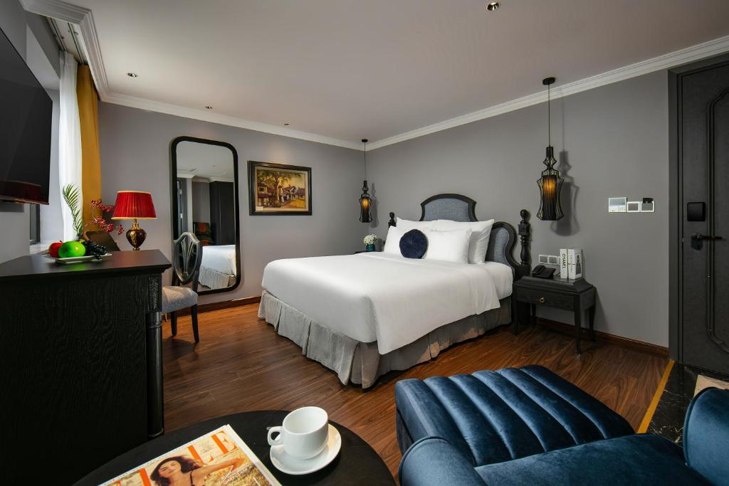 Una cama o camas en una habitación de Hanoi L'Heritage Hotel & Gym - Spa