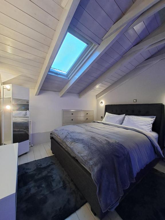 A bed or beds in a room at Vrachos Suites
