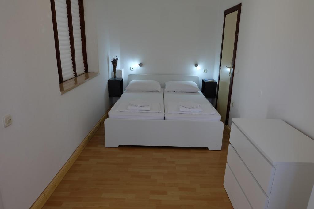 Apartments Golubic - 2