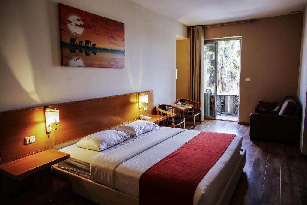 Postel nebo postele na pokoji v ubytování Caesar Hotel Ramallah