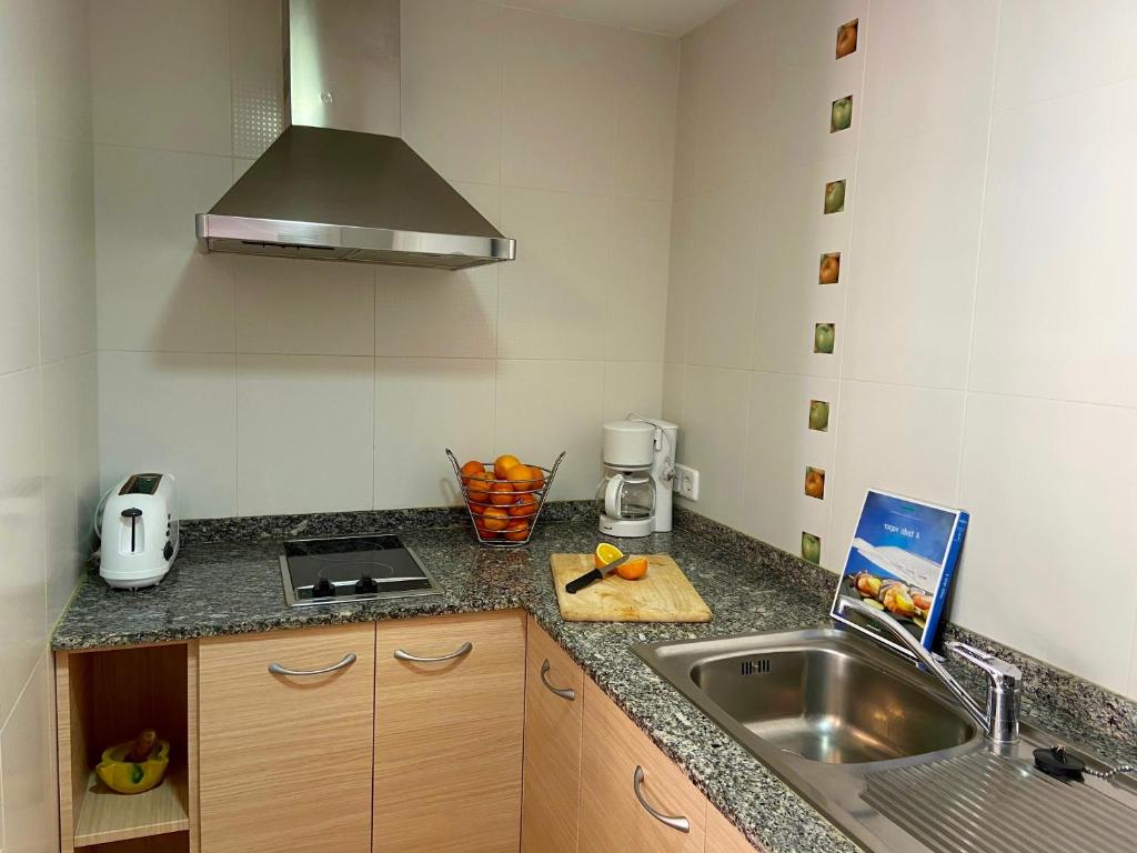 Kuchyňa alebo kuchynka v ubytovaní APARTAMENTOS AQUARIUM. 150 METROS PLAYA.
