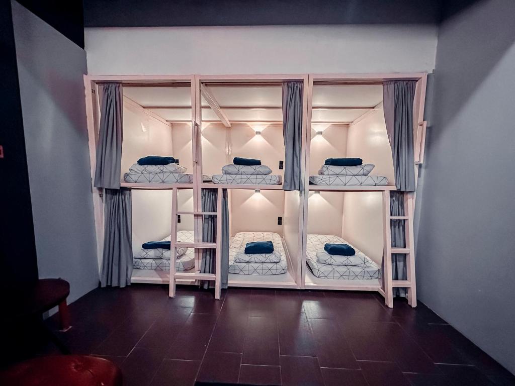 Postel nebo postele na pokoji v ubytování Bed Attitude Hostel Cenang
