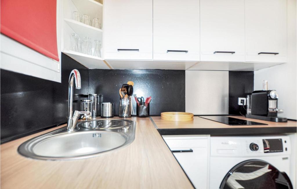 a kitchen with a sink and a counter top at Amazing Apartment In Saint Cyprien Plage With Wifi in Saint-Cyprien-Plage