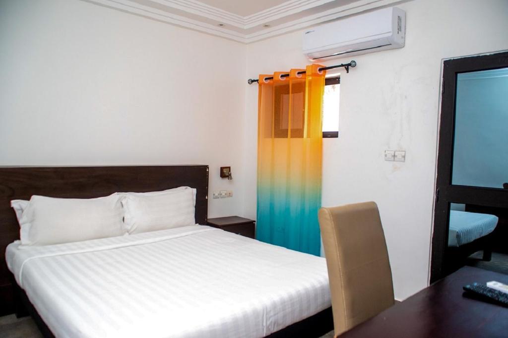 Postel nebo postele na pokoji v ubytování Hôtel Guest House Quatre Saisons