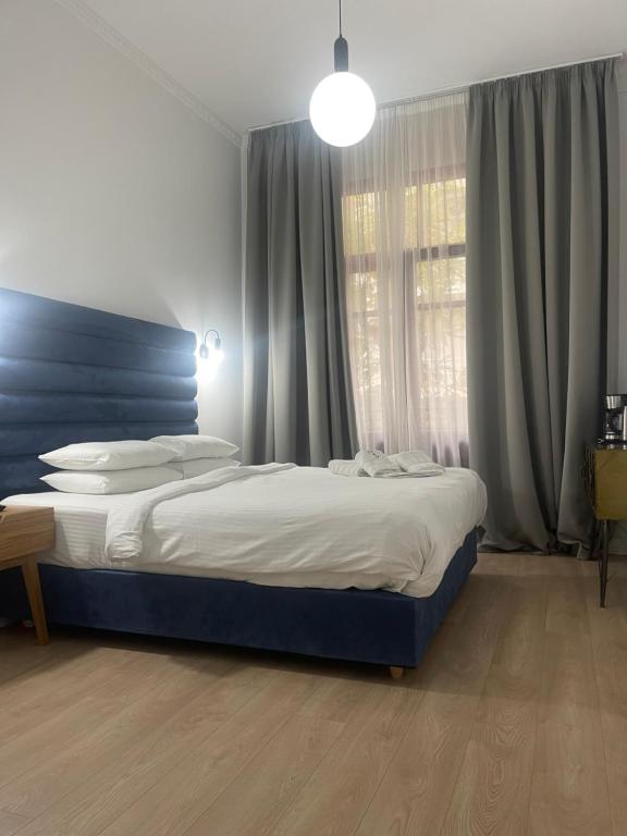 The Maroon Bottle Luxury Suites - Resim 33