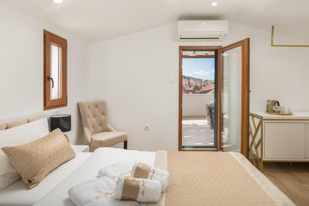 Le Premier Luxury Rooms - 19