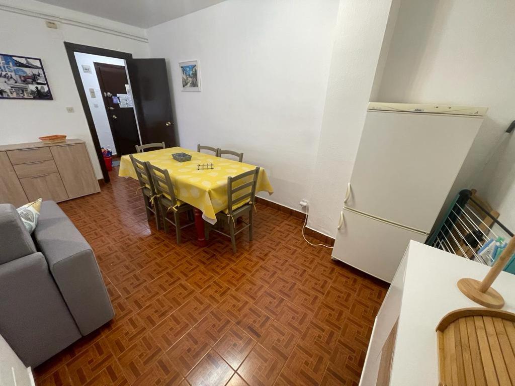 Posezení v ubytování Immodelpas Consuegra 1