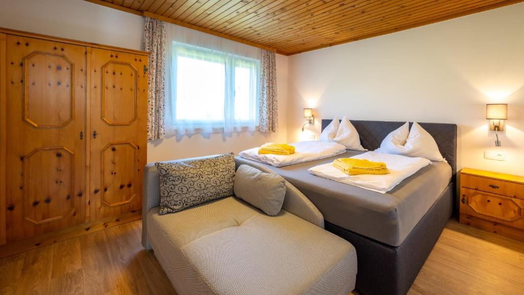 Postel nebo postele na pokoji v ubytování Erlebnisbauernhof Tschom