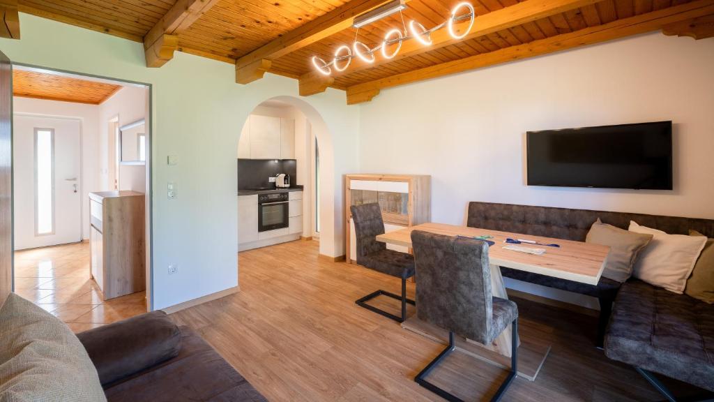Kuchyň nebo kuchyňský kout v ubytování Erlebnisbauernhof Tschom