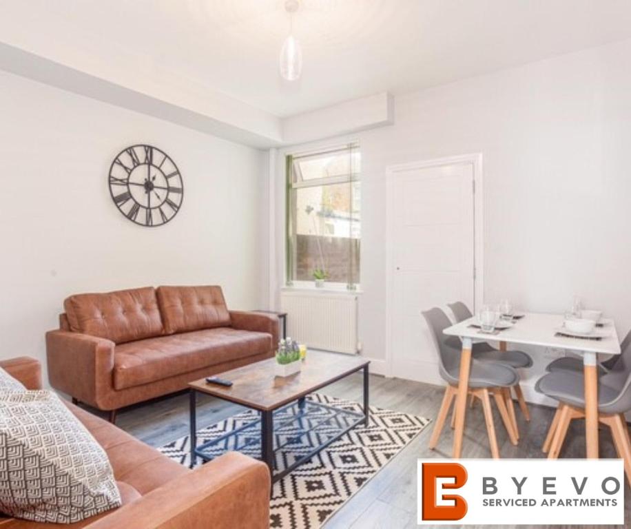 a living room with a couch and a table at ByEvo Darwin House - Contractor pad or Family getaway - Close to Thonock Park Golf Course in Gainsborough