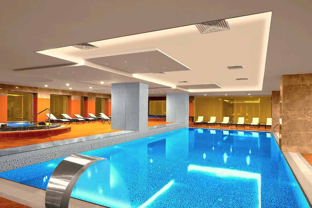 The swimming pool at or close to The Green Park Pendik