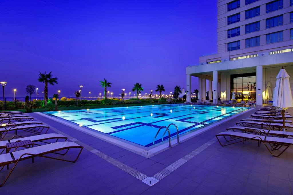 The swimming pool at or close to The Green Park Pendik