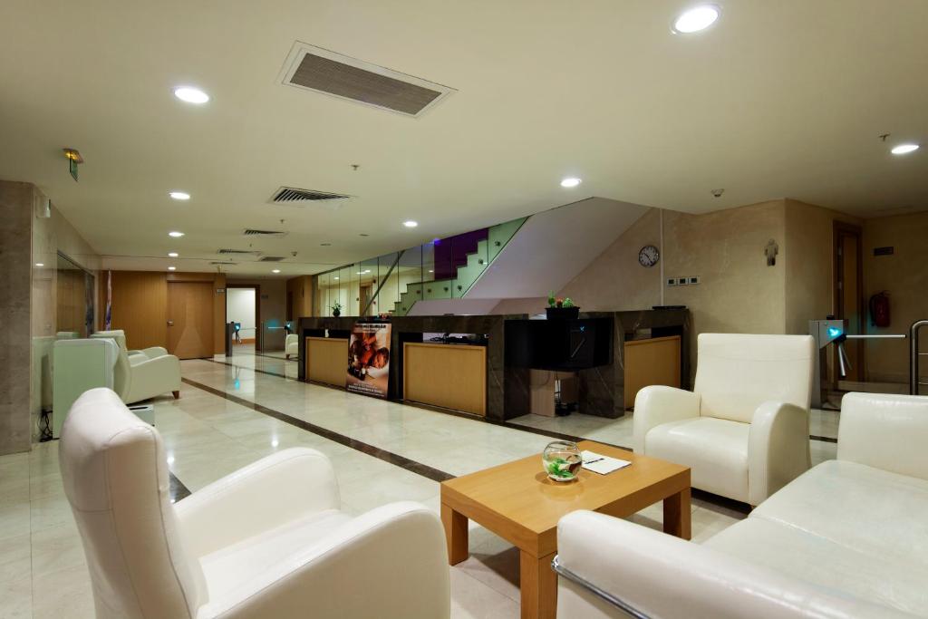 A seating area at The Green Park Pendik
