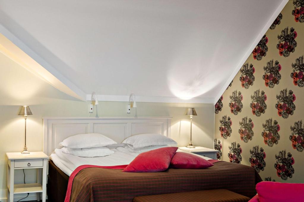 Postel nebo postele na pokoji v ubytování Best Western Plus Edward Hotel