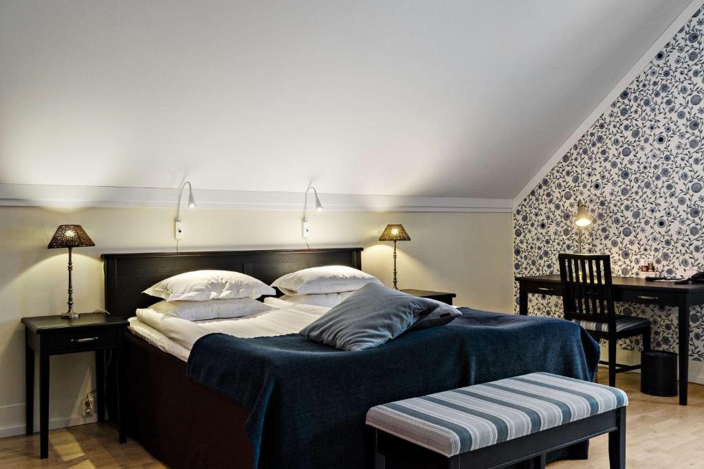 Postel nebo postele na pokoji v ubytování Best Western Plus Edward Hotel
