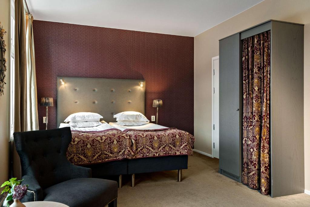 Postel nebo postele na pokoji v ubytování Best Western Plus Edward Hotel