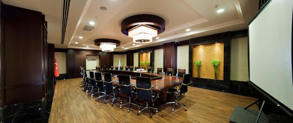 The business area and/or conference room at The Green Park Pendik