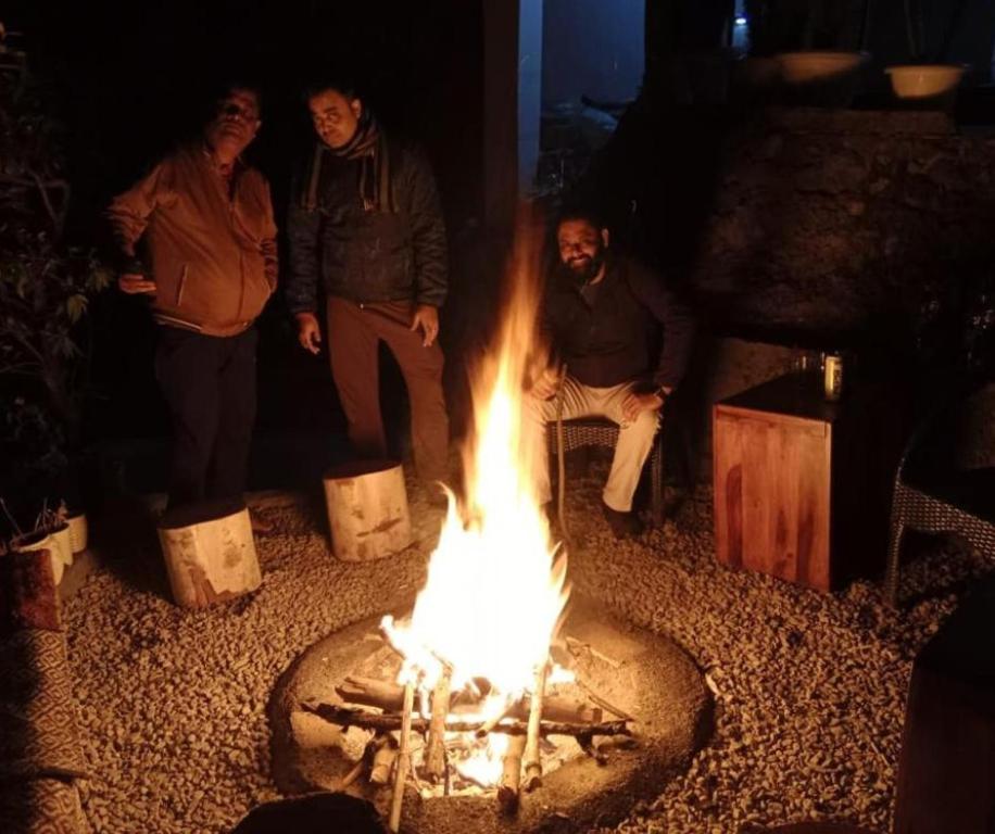 Hosté ubytování Icebergs Mussoorie - A Boutique stay and 24 hrs roof top cafe
