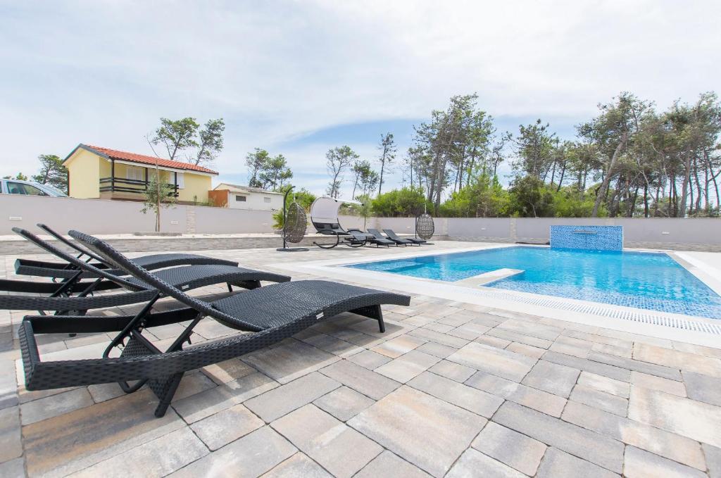 Bazén v ubytování Apartments Sana nebo v jeho okolí