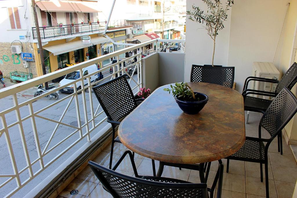 Balkón alebo terasa v ubytovaní Alkinoos Apt -Inspiring Living in Meteora -3BD