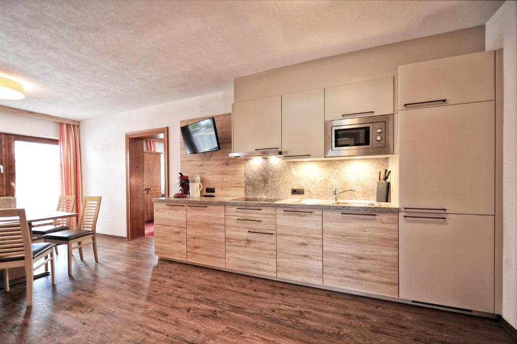 A kitchen or kitchenette at Haus Enzian