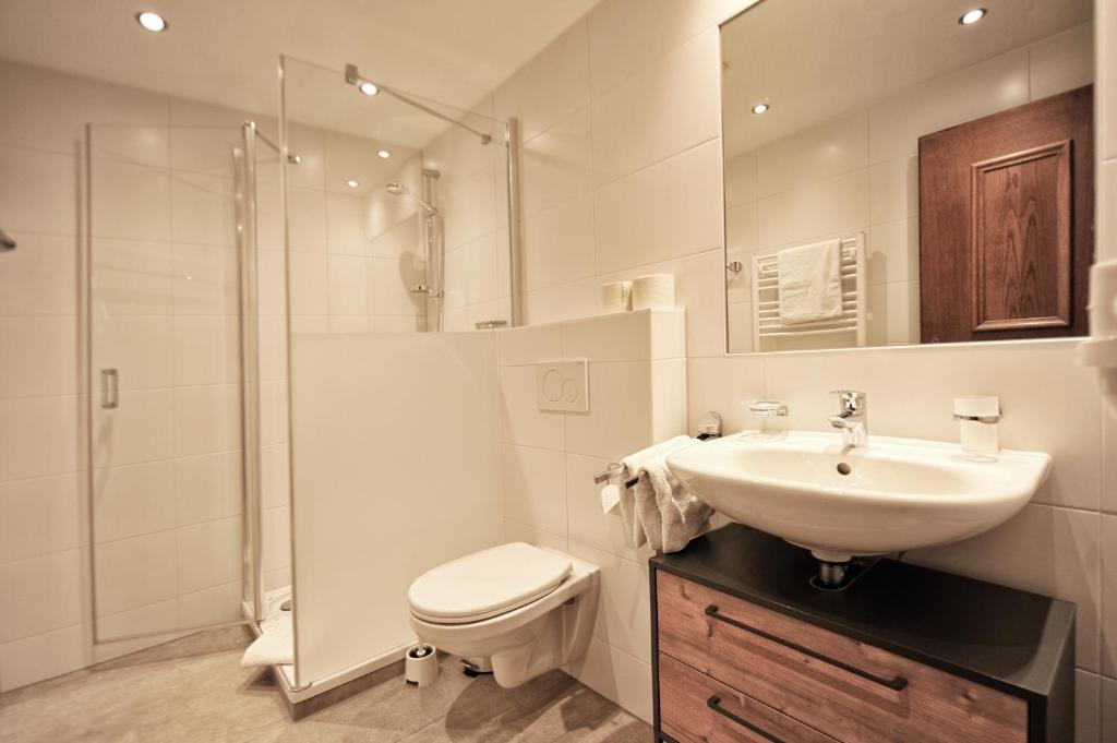 A bathroom at Haus Enzian