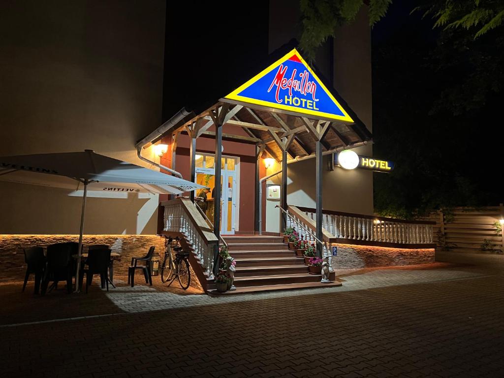 Budova, kde se hotel nachází